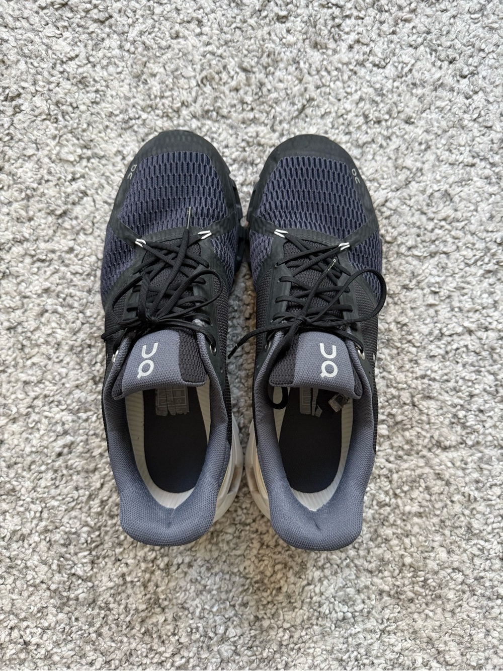 ON cloudtec running shoes men’s size 11.5 - very good condition